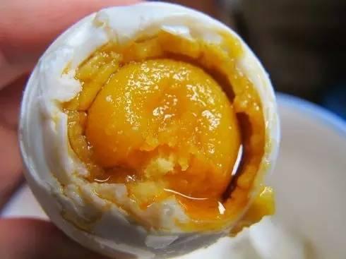 快速又多油的腌咸鸭蛋方法,水腌制100个咸鸭蛋的最佳方法