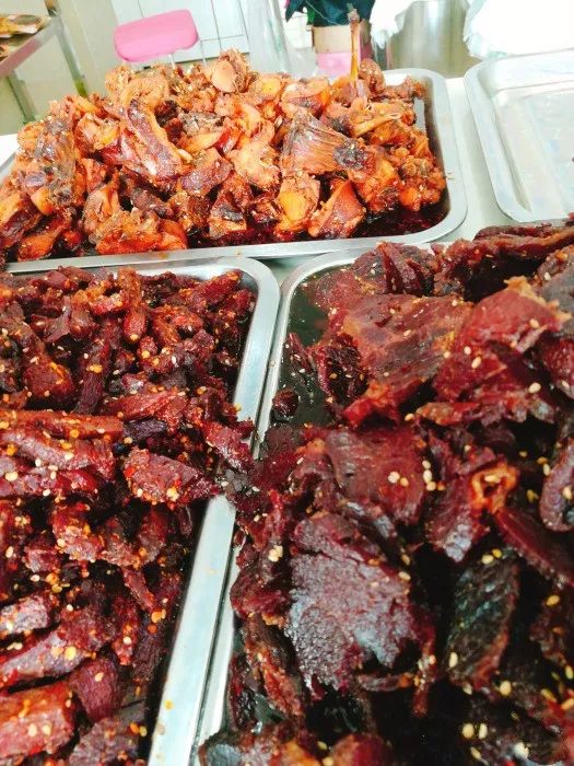 原来好多热门苍蝇馆子的干货，都可以抽真空、当特产带走！