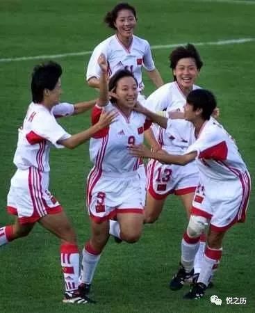 今日颜色：假日的足球场｜给再也没有一起踢过球的你们