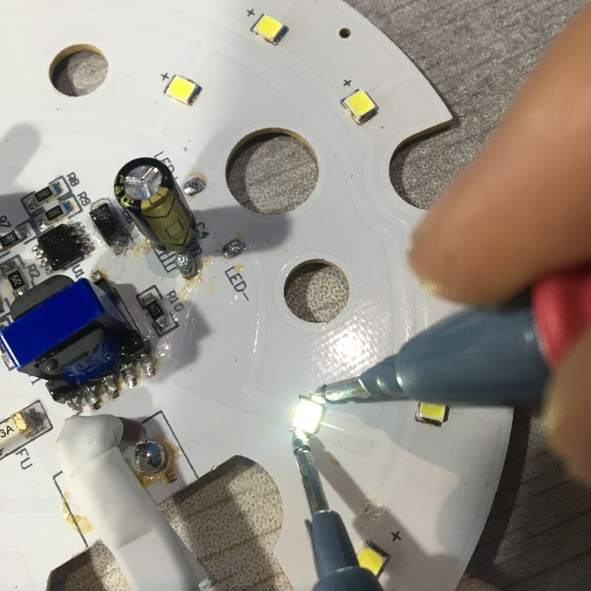 220vled好的灯泡不亮怎样修,220vled灯不通电微亮