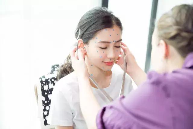 baby装蜡像,baby假装蜡像邓超