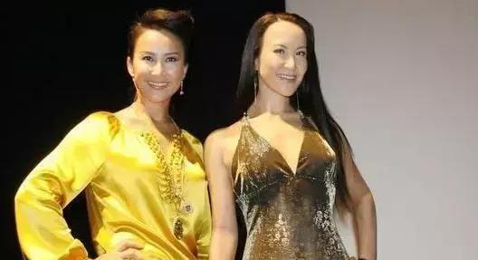 baby蜡像合影腰围,baby蜡像酷似戚薇