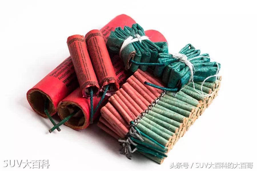 爆竹声声辞旧烟花满天迎新春,爆竹声声辞旧岁礼花漫天迎新春