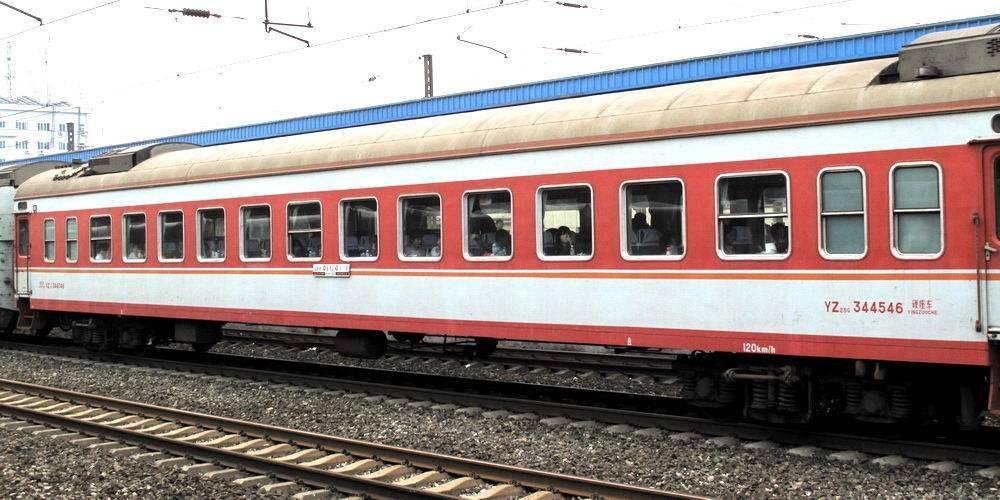 绿皮车满满的童年回忆,绿皮书一代人的回忆