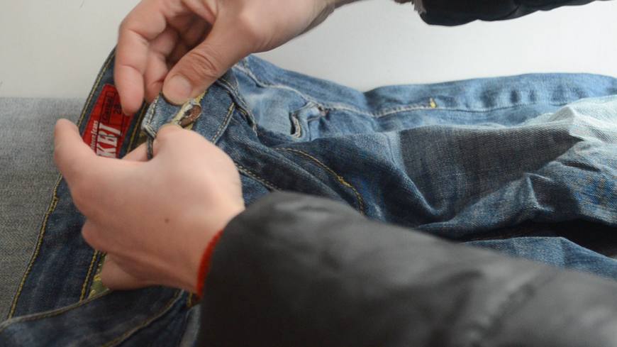 裤子拉链一直滑下来,裤子拉链总是滑下去套小皮筋