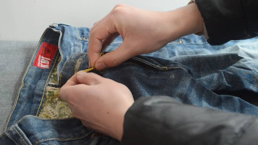 裤子拉链一直滑下来,裤子拉链总是滑下去套小皮筋