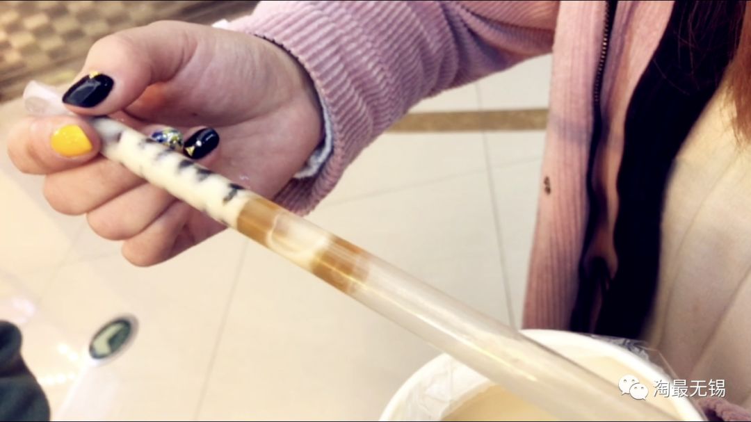 没有什么问题是一顿酒不能解决的,一杯奶茶解决不了就来两杯