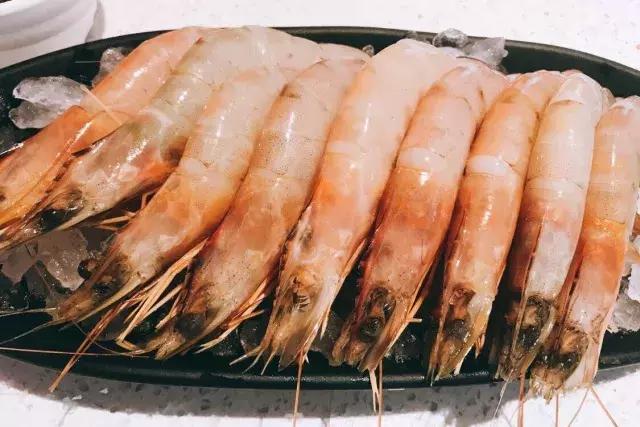 城中炫富新时尚，吃一顿粉粉的桃花玉面美人锅