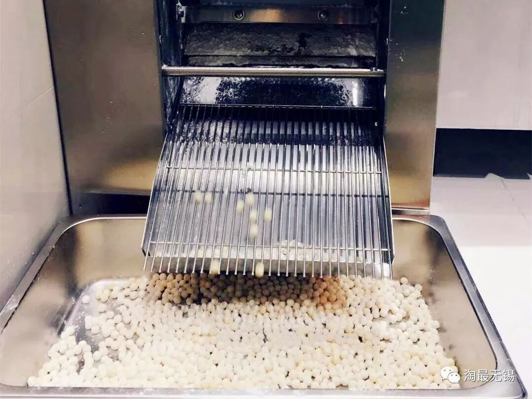 没有什么问题是一顿酒不能解决的,一杯奶茶解决不了就来两杯