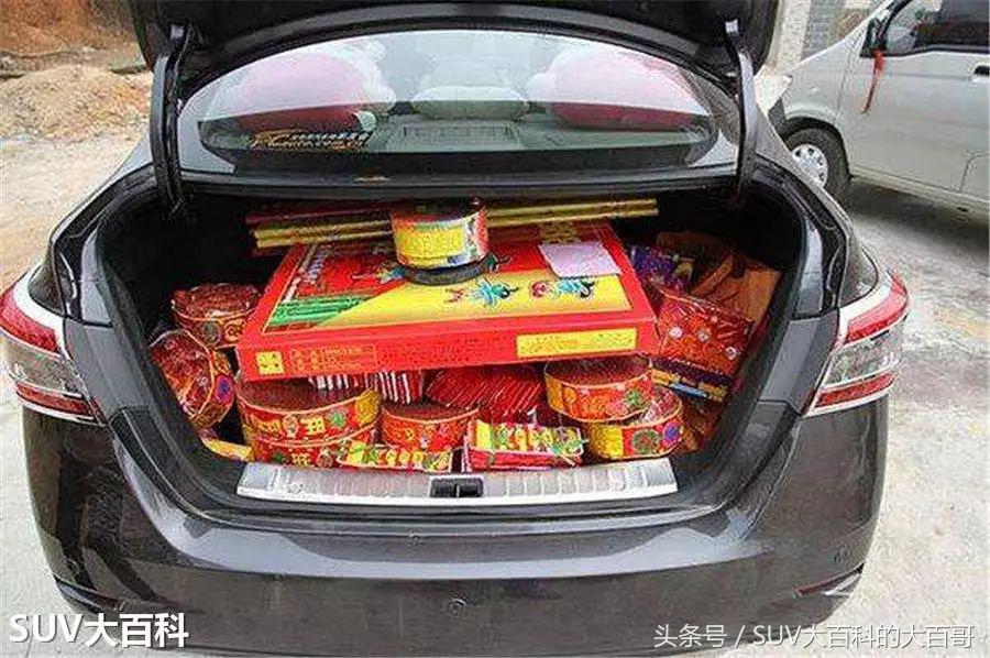 爆竹声声辞旧烟花满天迎新春,爆竹声声辞旧岁礼花漫天迎新春