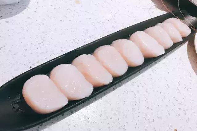 城中炫富新时尚，吃一顿粉粉的桃花玉面美人锅