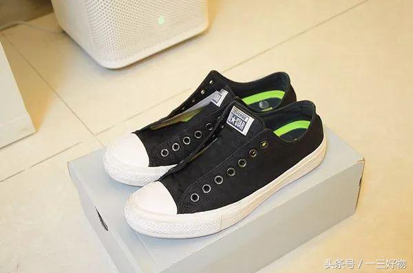 白鞋自然发黄,黑鞋白底发黄怎么办