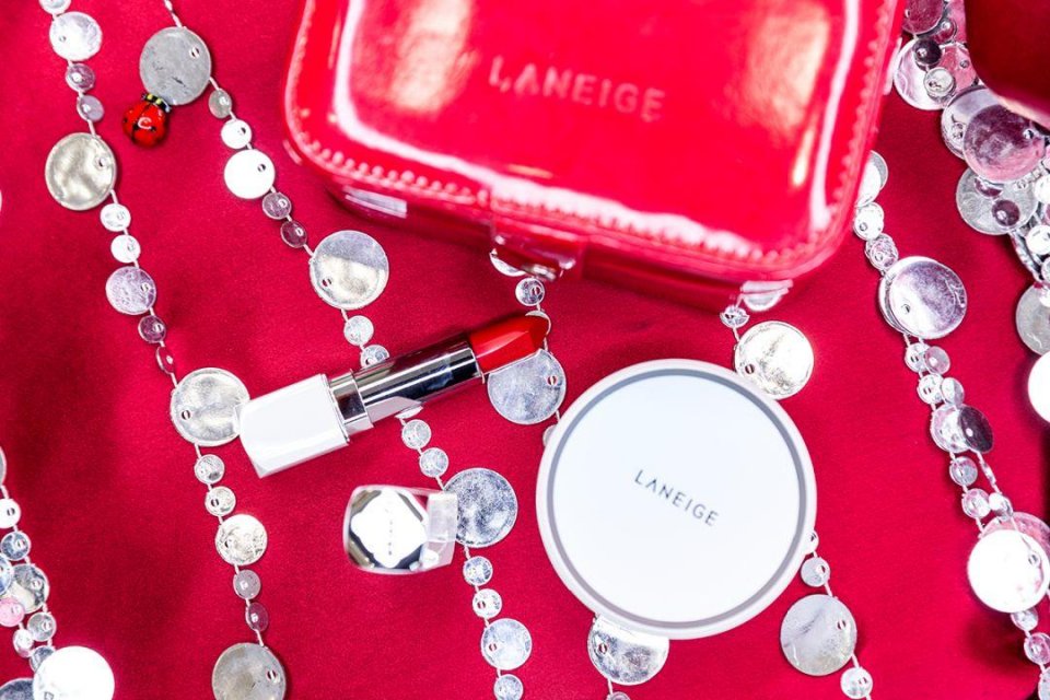 跟着宋慧乔、李圣经一起打造“新年妆”，你看怎么样？