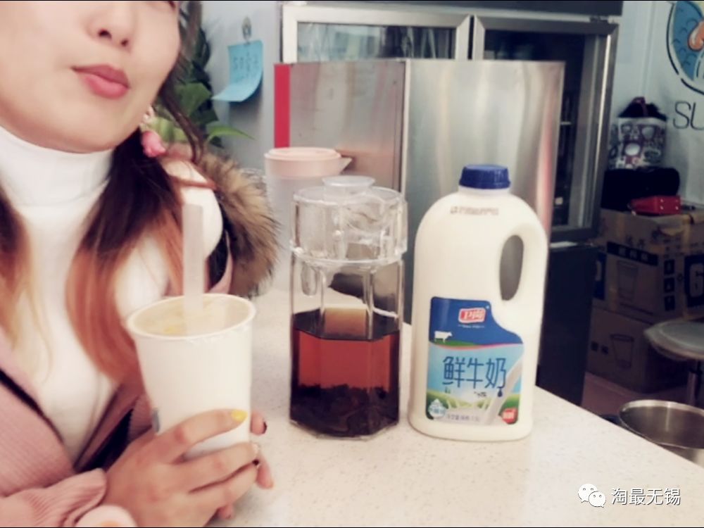 没有什么问题是一顿酒不能解决的,一杯奶茶解决不了就来两杯