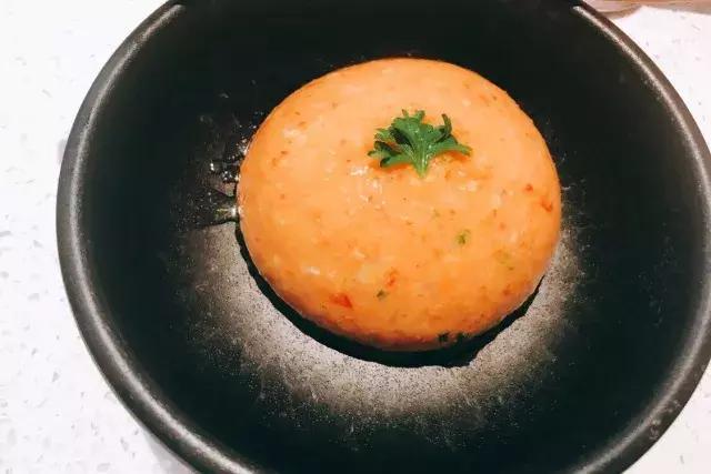 城中炫富新时尚，吃一顿粉粉的桃花玉面美人锅