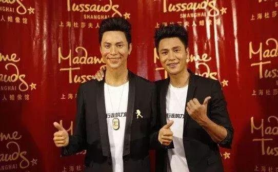 baby蜡像合影腰围,baby蜡像酷似戚薇