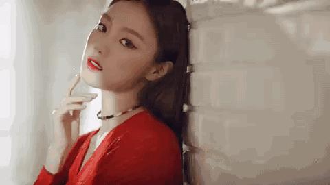 跟着宋慧乔、李圣经一起打造“新年妆”，你看怎么样？