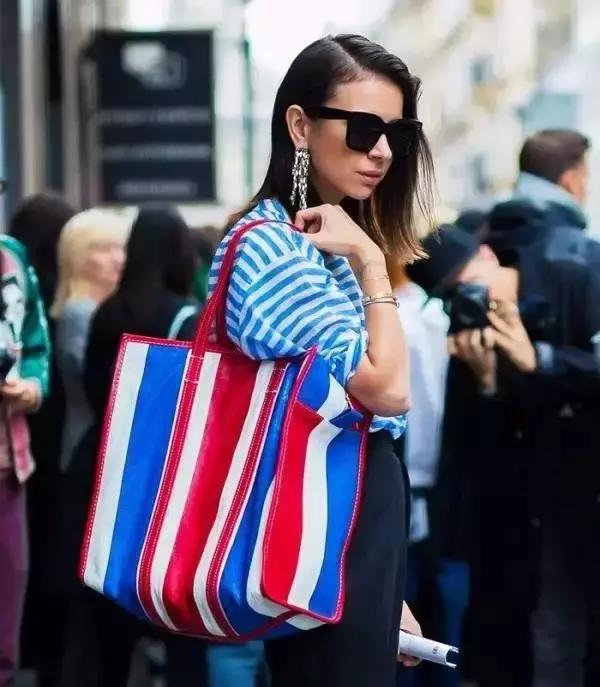 杜海涛机场购物袋,杜海涛背什么牌子的包