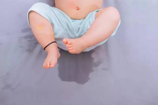 宝宝尿裤子了怎么办,三岁宝宝总是尿裤子拉裤子怎么办