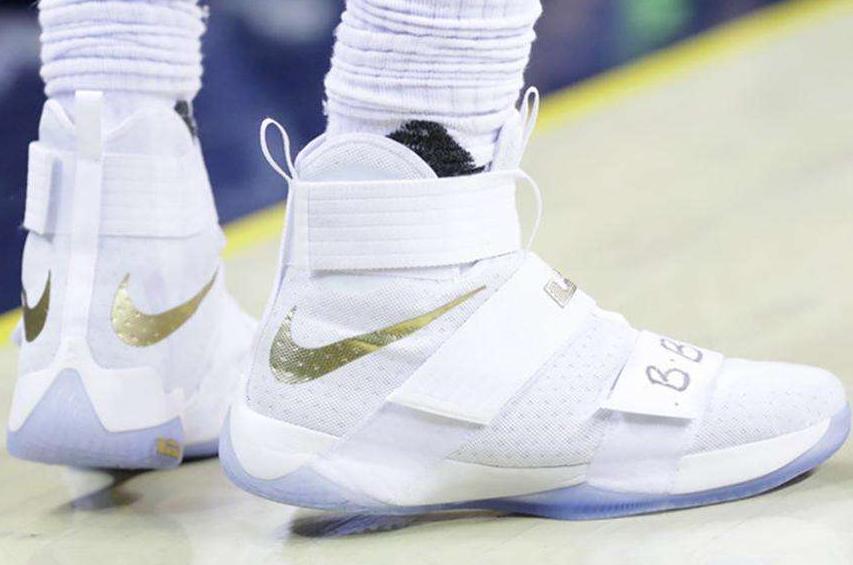 詹姆斯士兵8代旧鞋值多少,詹姆斯士兵9代哪一年出的