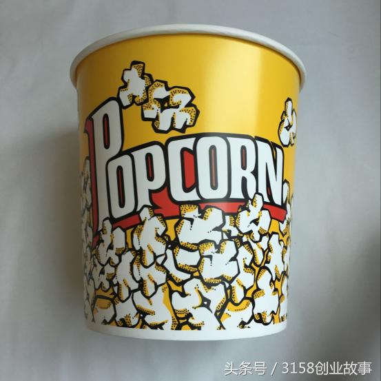 春节期间，她在镇上卖爆米花，小本生意闷声发大财