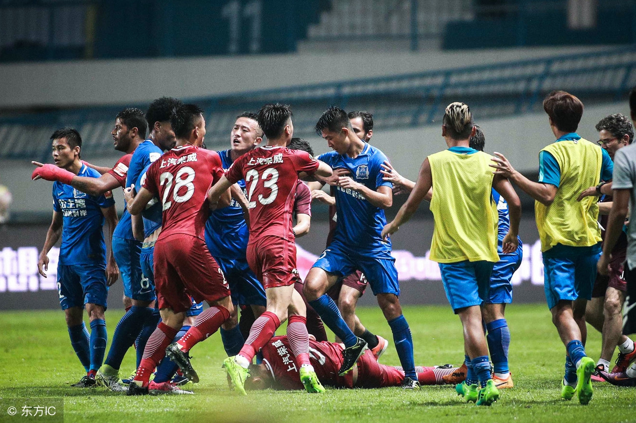 新赛季前第一乱！球场*力暴**再现，中乙球队热身赛竟因*力暴**草草收场
