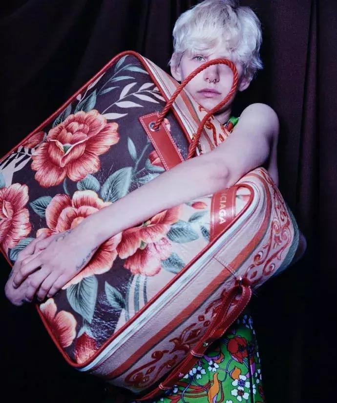 杜海涛机场购物袋,杜海涛背什么牌子的包