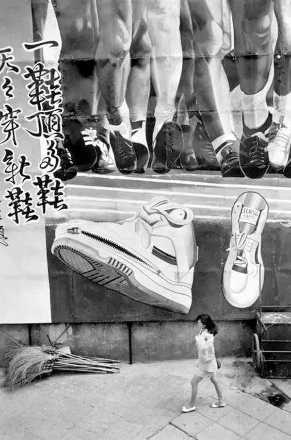 1957年的裸模与热吻！这个外国人在中国*拍偷**的老照片你一定没见过