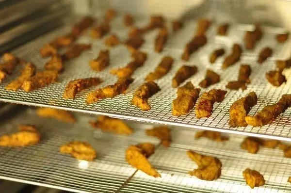 怎样做猪肉干好吃家庭做法,自制猪肉干最简单的方法