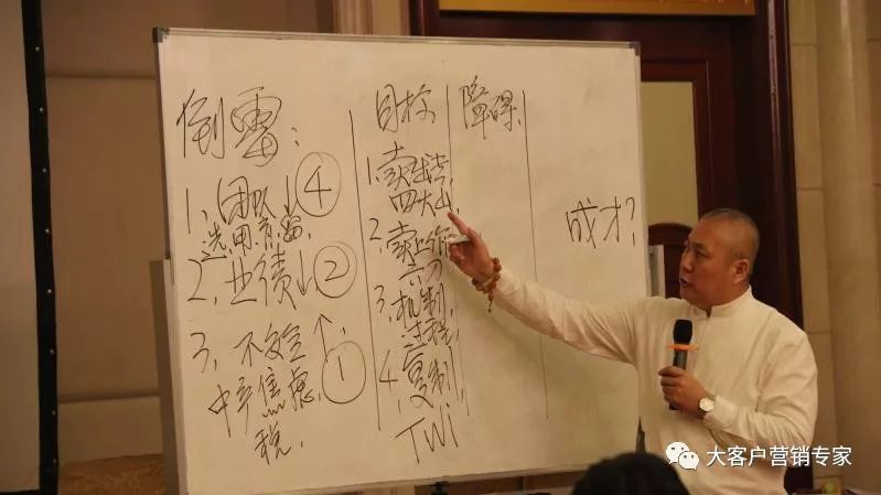 如何拿捏你的客户让他死心塌地,怎么样让讨厌你的客户喜欢你