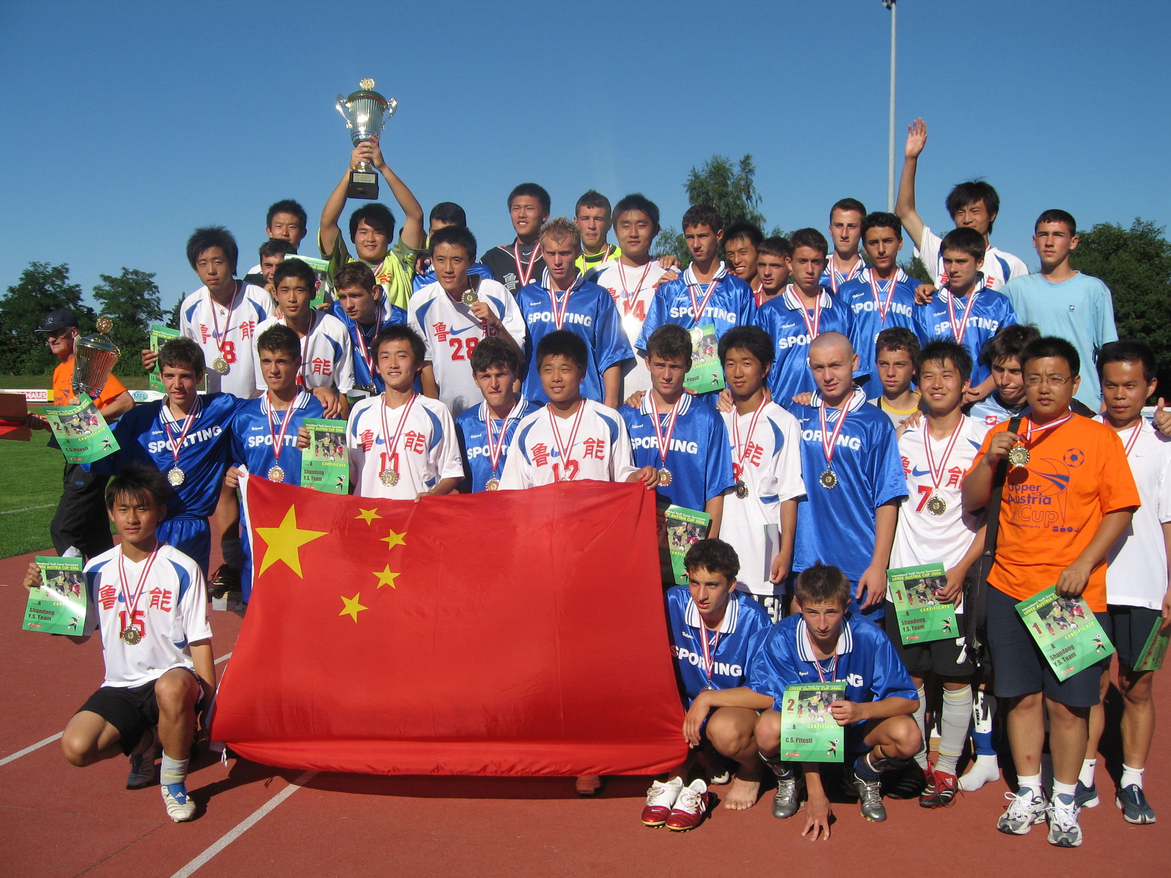 鲁能青训观看鲁能国安比赛,鲁能对上港的鲁能青训球员