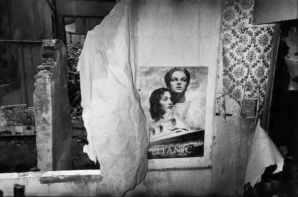 1957年的裸模与热吻！这个外国人在中国*拍偷**的老照片你一定没见过