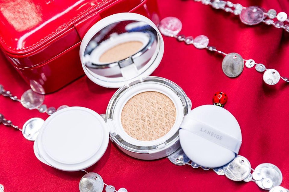 跟着宋慧乔、李圣经一起打造“新年妆”，你看怎么样？