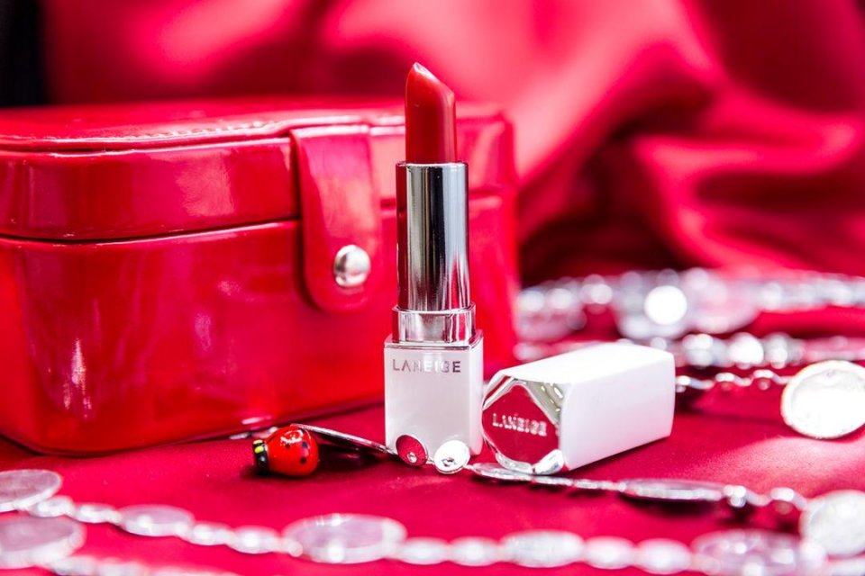 跟着宋慧乔、李圣经一起打造“新年妆”，你看怎么样？