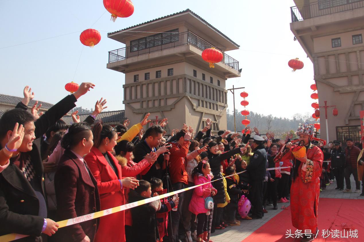 花鼓灯嘉年华水上乐园门票多少钱,蚌埠花鼓灯嘉年华门票多少钱一张