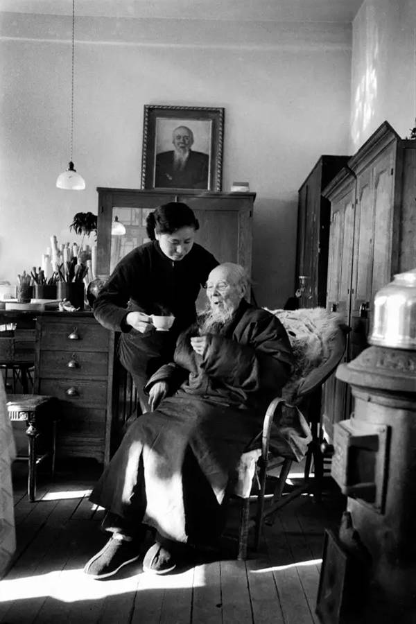 1957年的裸模与热吻！这个外国人在中国*拍偷**的老照片你一定没见过