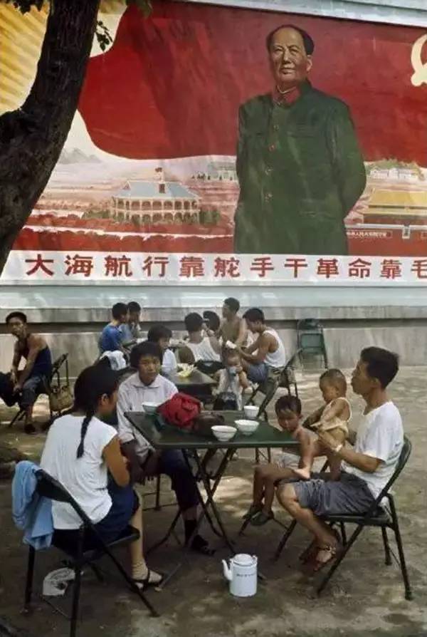 1957年的裸模与热吻！这个外国人在中国*拍偷**的老照片你一定没见过