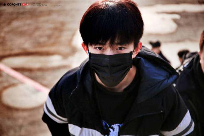 易烊千玺早晨起床满满的正能量,易烊千玺现在刚睡醒的样子