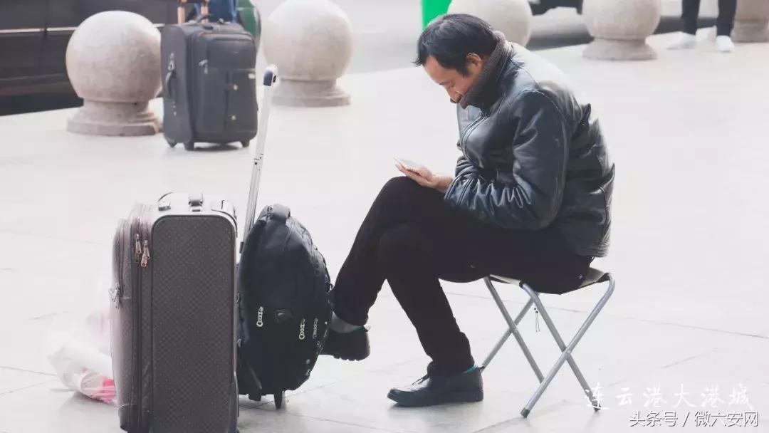 没挣到钱不敢回家过年原视频,没赚到钱不敢走亲访友