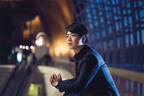 郎朗：我是一个古典音乐家，但我不想推开世界，我想拥抱它