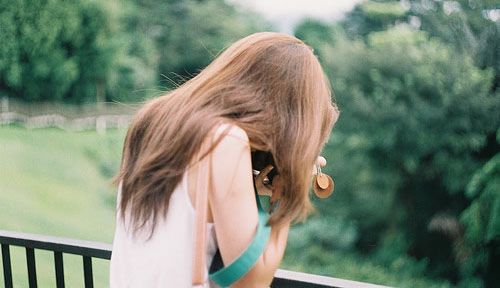 女人说自己特别爱哭怎么回答,女孩子爱哭心理特别脆弱怎么改变