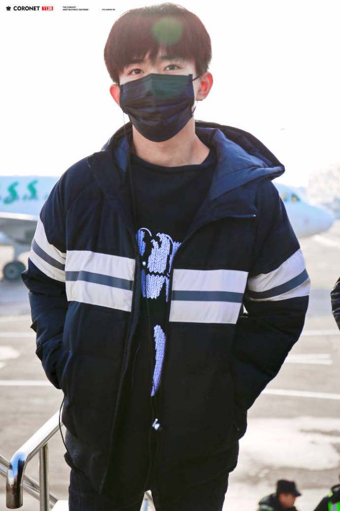 易烊千玺早晨起床满满的正能量,易烊千玺现在刚睡醒的样子