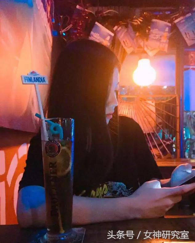 白领们一发工资就找她代购奢侈品，月光族真是伤不起