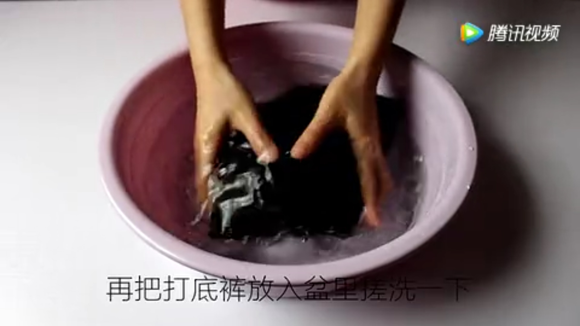 打裤子边时怎样避免长短不均,如何防止羊毛裤起球