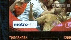 赛场上搞笑瞬间照片,球场上搞笑gif动图