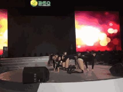 「要我参加这样的公司年会，我还不如辞职算了！」