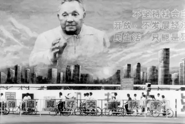 1957年的裸模与热吻！这个外国人在中国*拍偷**的老照片你一定没见过