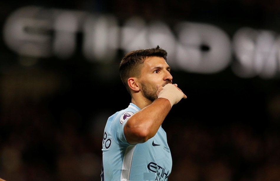 从状态低迷到收获大四喜只需45分钟！阿奎罗诠释何为打脸型前锋