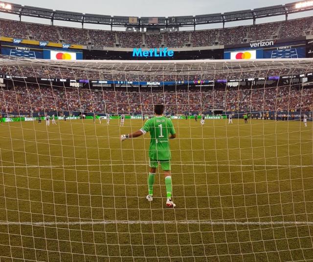 门将球星上脚球鞋,足球门将要什么球鞋