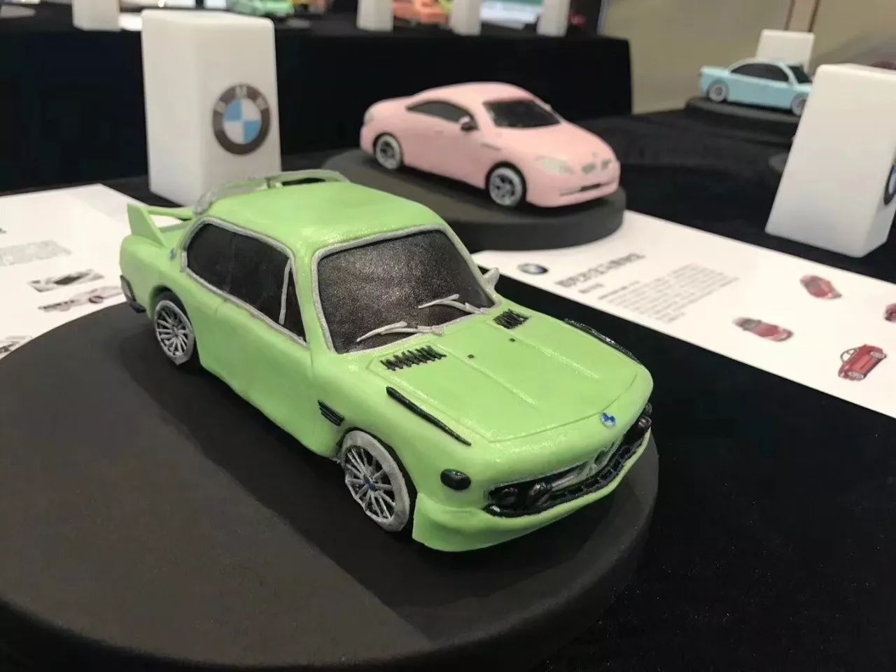 2.6米宝马logo大蛋糕，300人没有吃完